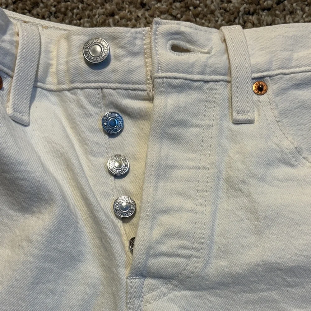 Levi's Women's White Jean Shorts - Picture 4 of 5